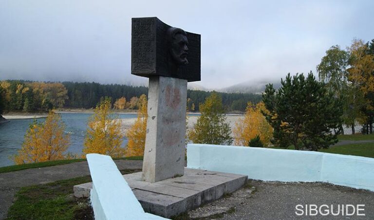 Памятник В.Я. Шишкову