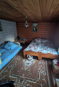 У озера