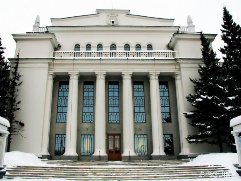 Концертный зал Новосибирской государственной филармонии