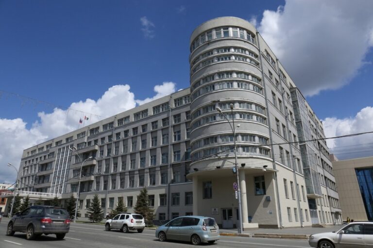 Здание краевого исполнительного комитета в Новосибирске
